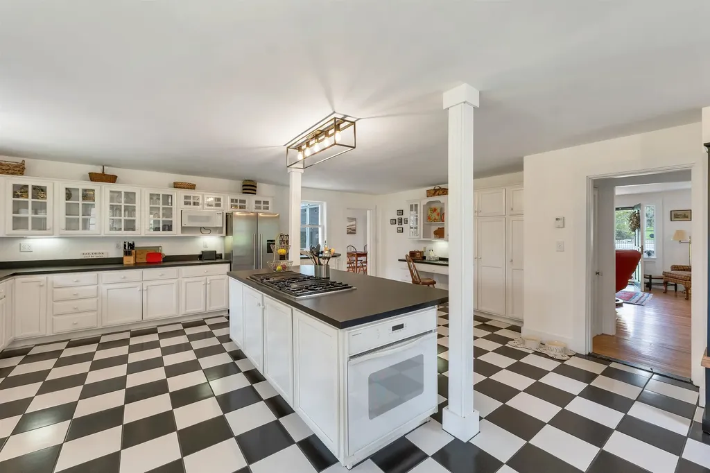 456 Governor Wentworth Highway Tuftonboro NH 03816