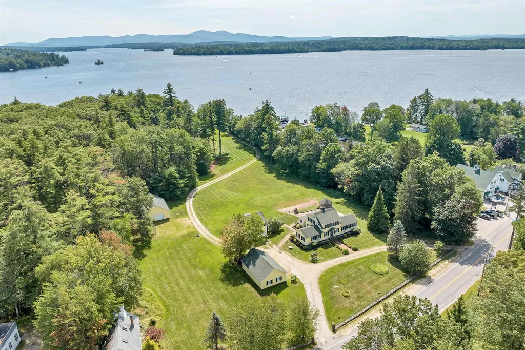 456 Governor Wentworth Highway Tuftonboro NH 03816