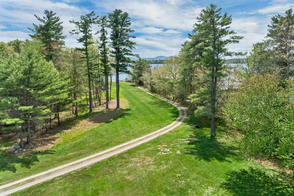 456 Governor Wentworth Highway Tuftonboro NH 03816