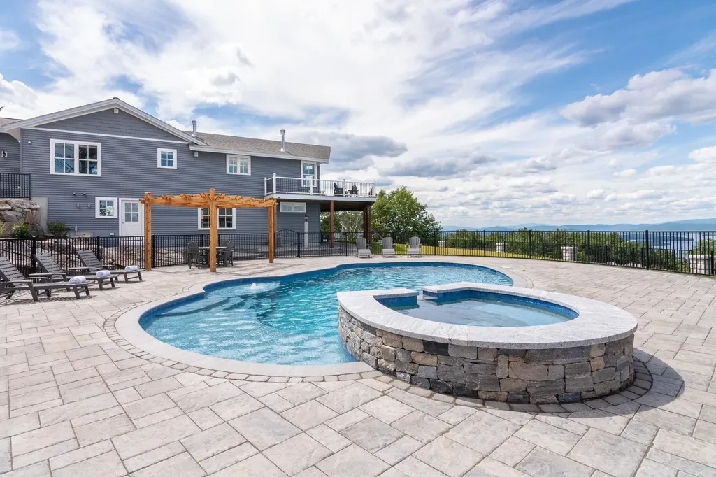 24 Trailview Drive Gilford NH 03249