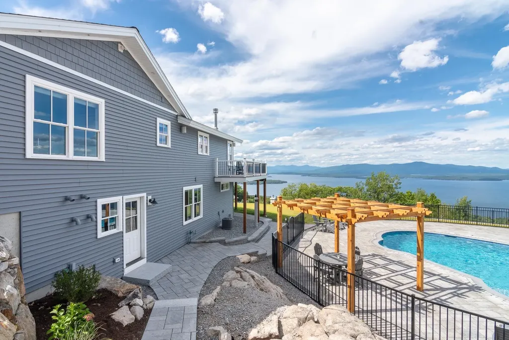 24 Trailview Drive Gilford NH 03249