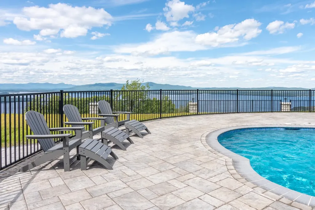 24 Trailview Drive Gilford NH 03249