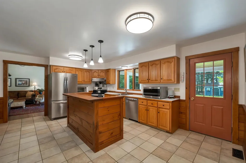 6 Percy Drive Wolfeboro NH 03894-4831