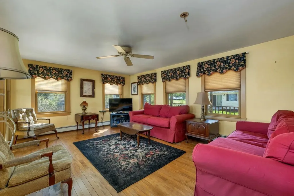 24 Gillis Lane Barnstead NH 03225