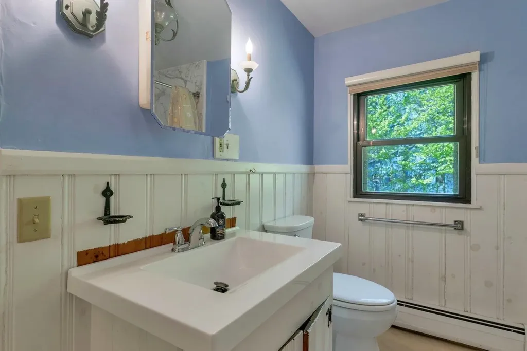 24 Gillis Lane Barnstead NH 03225