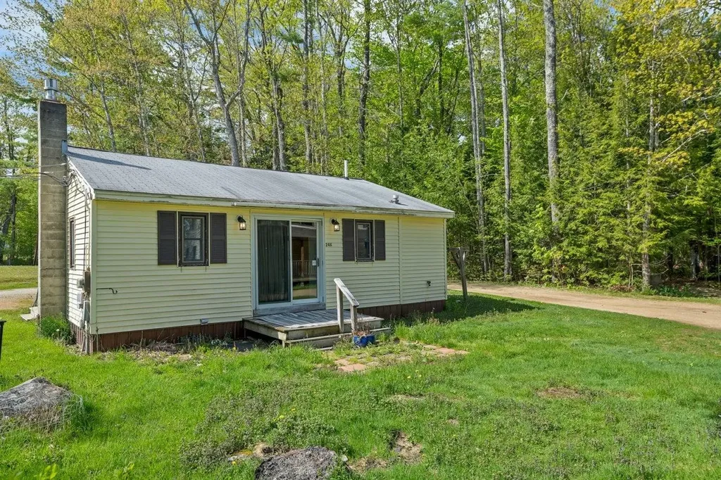 24 Gillis Lane Barnstead NH 03225