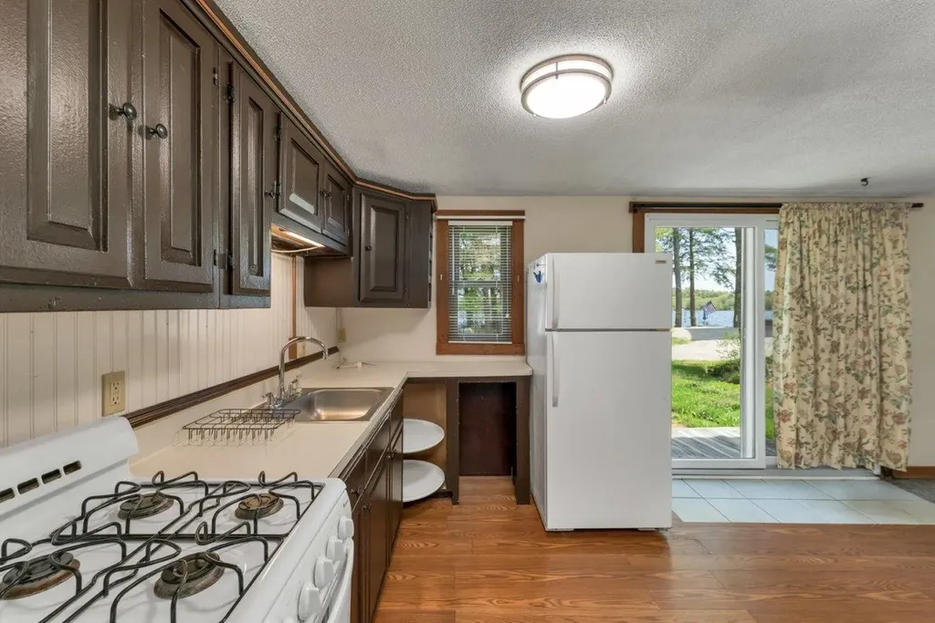 24 Gillis Lane Barnstead NH 03225