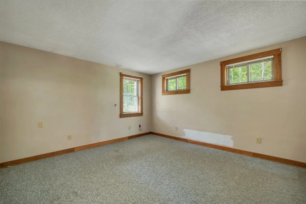 24 Gillis Lane Barnstead NH 03225