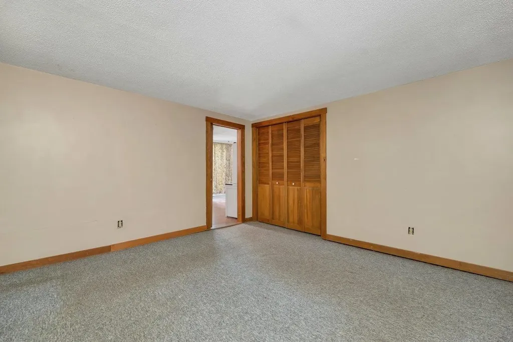 24 Gillis Lane Barnstead NH 03225
