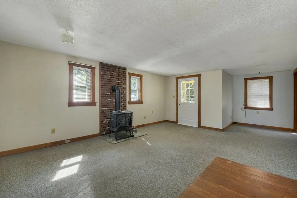 24 Gillis Lane Barnstead NH 03225