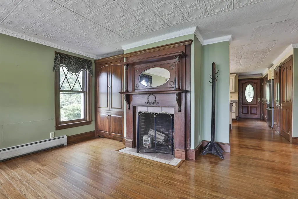 34 Baker Avenue Deerfield NH 03037