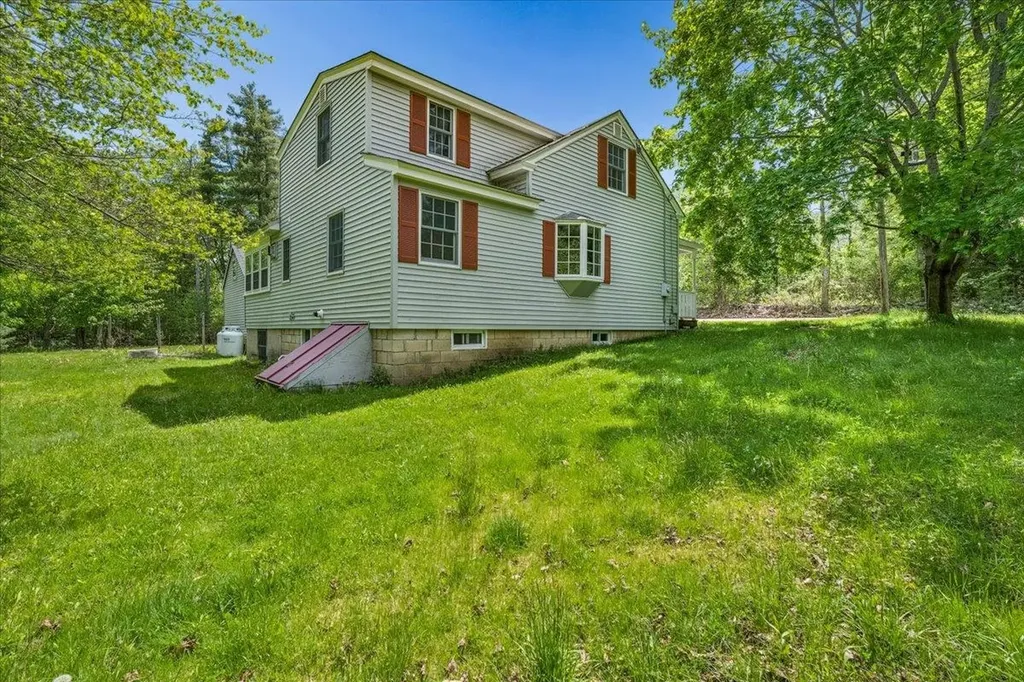 45 Old Center Road Deerfield NH 03037