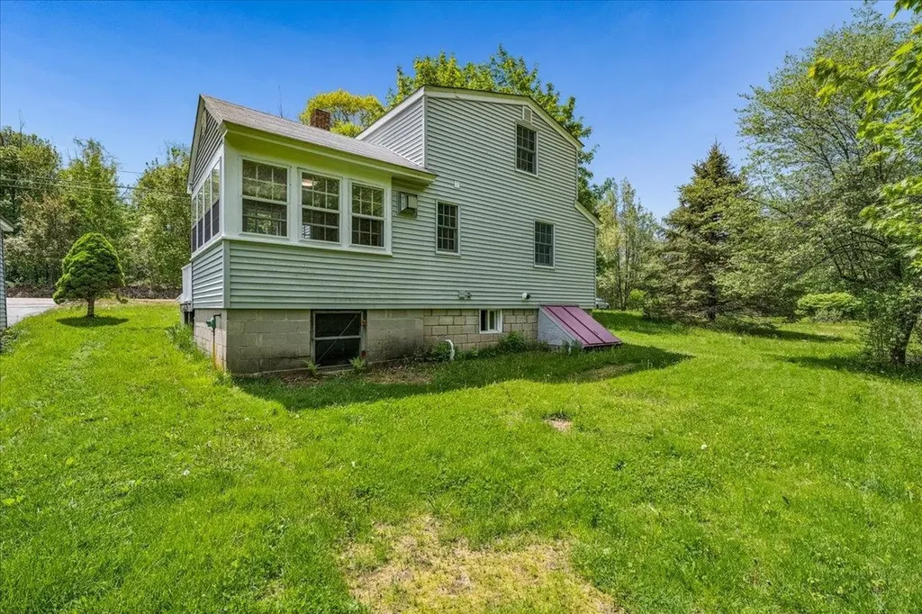 45 Old Center Road Deerfield NH 03037