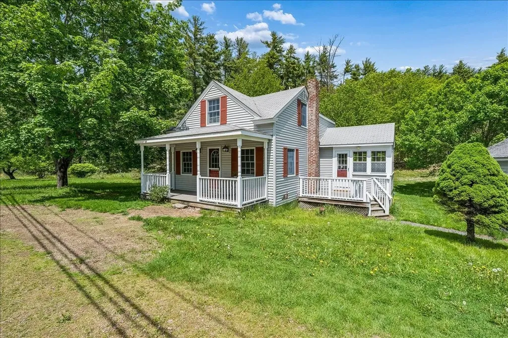 45 Old Center Road Deerfield NH 03037