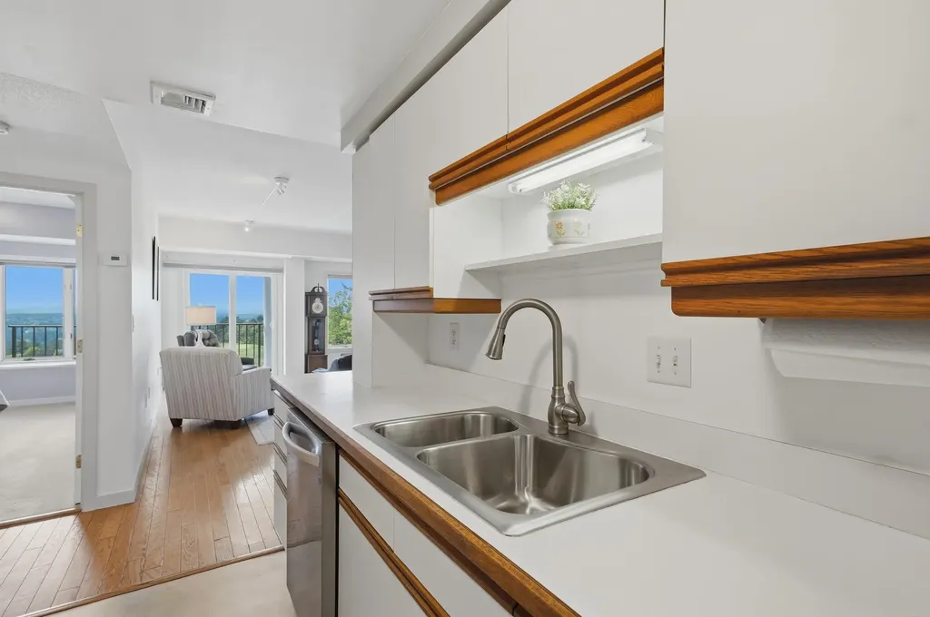 10 Mountain Laurels Drive Nashua NH 03062