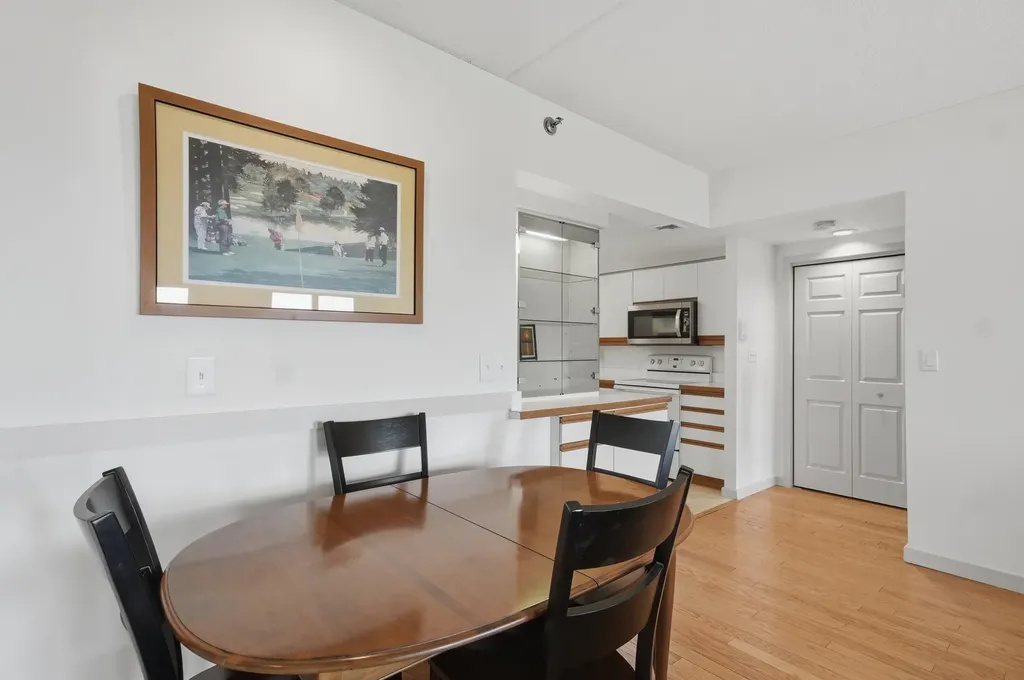 10 Mountain Laurels Drive Nashua NH 03062