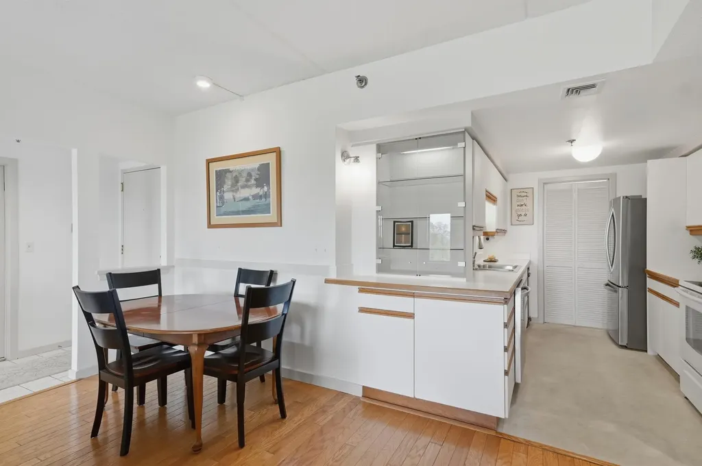 10 Mountain Laurels Drive Nashua NH 03062