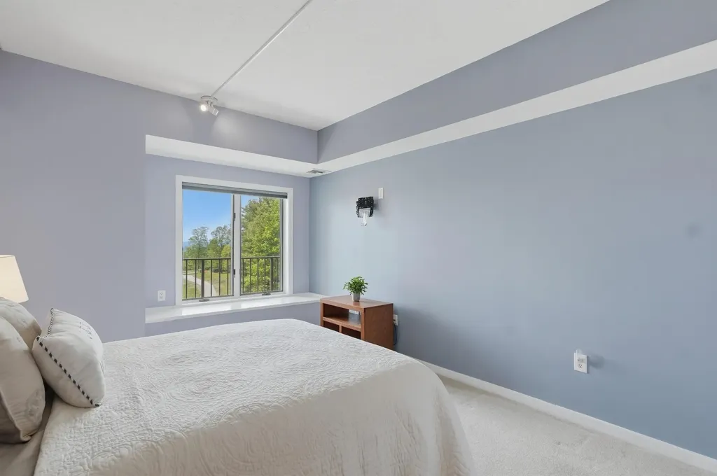 10 Mountain Laurels Drive Nashua NH 03062