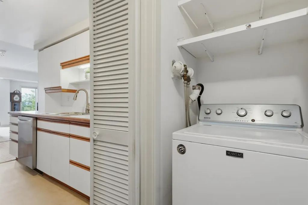 10 Mountain Laurels Drive Nashua NH 03062