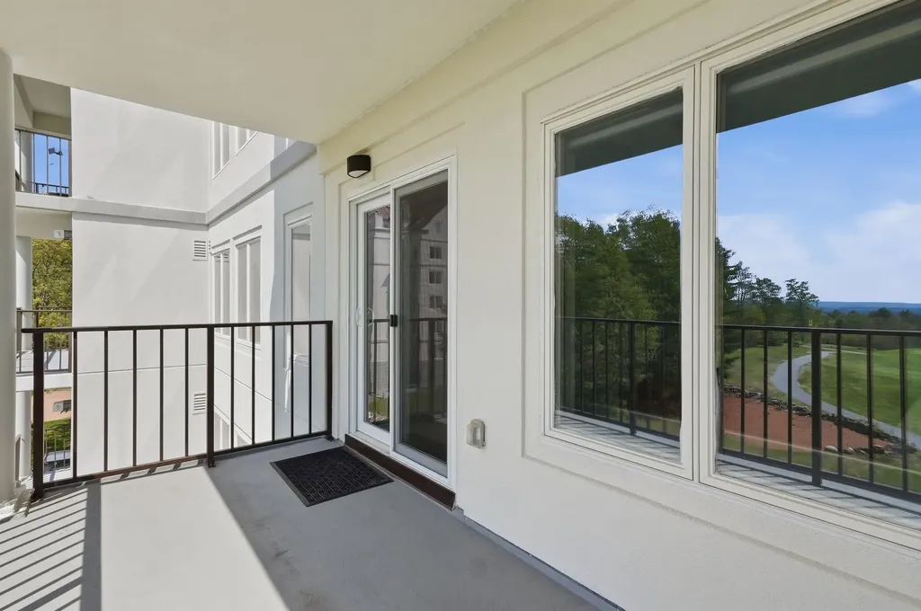 10 Mountain Laurels Drive Nashua NH 03062