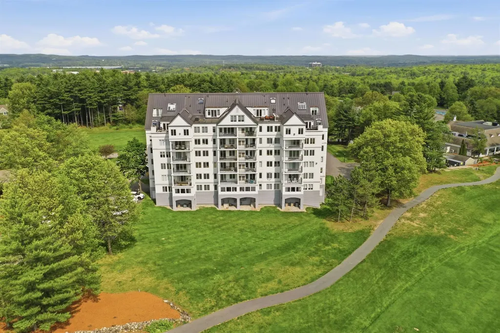 10 Mountain Laurels Drive Nashua NH 03062