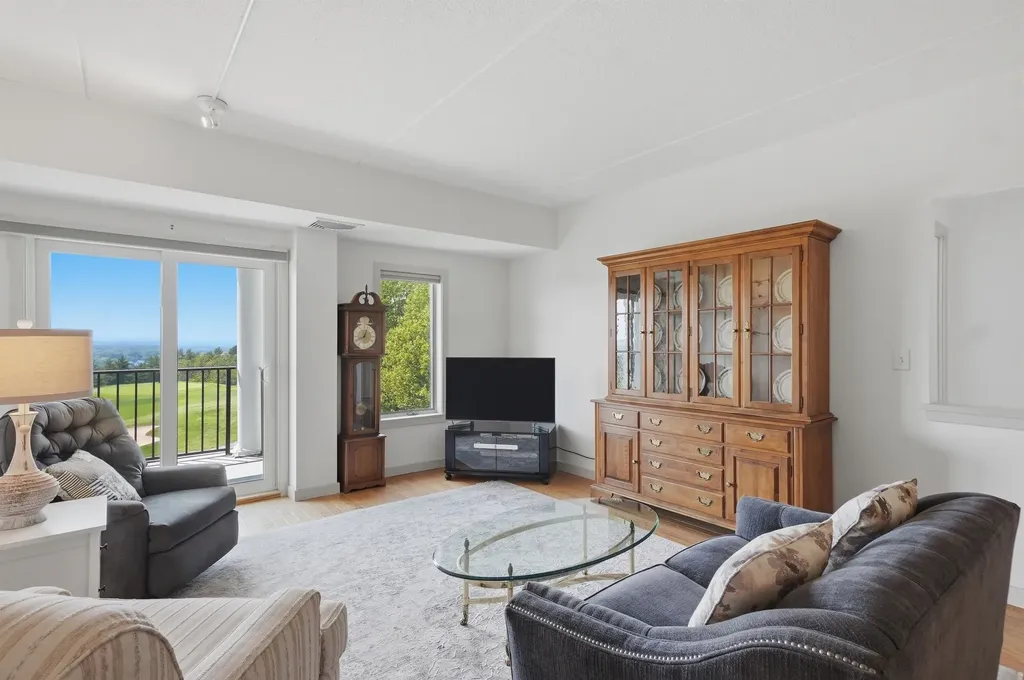 10 Mountain Laurels Drive Nashua NH 03062