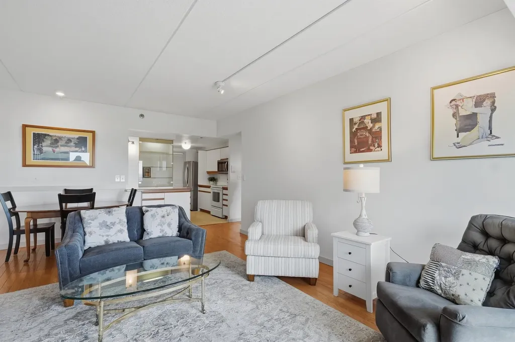 10 Mountain Laurels Drive Nashua NH 03062