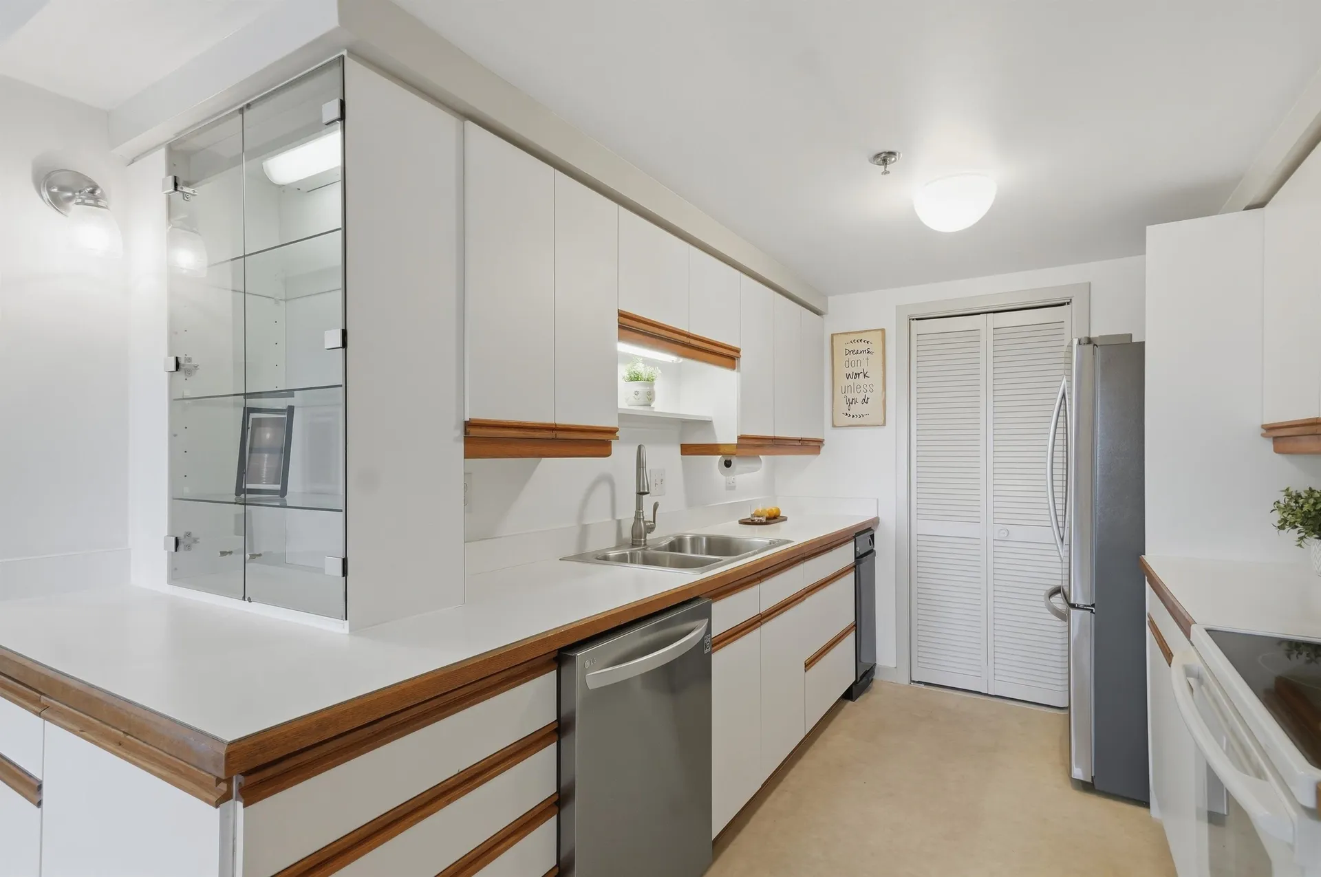 10 Mountain Laurels Drive Nashua NH 03062