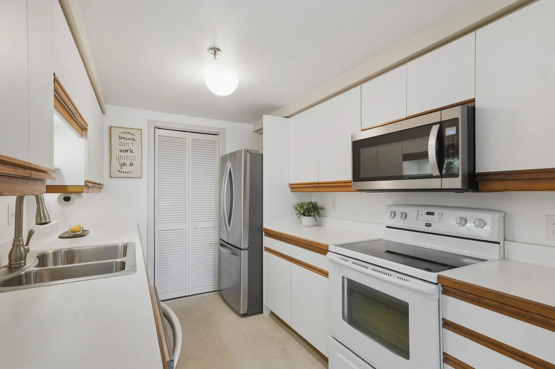 10 Mountain Laurels Drive Nashua NH 03062