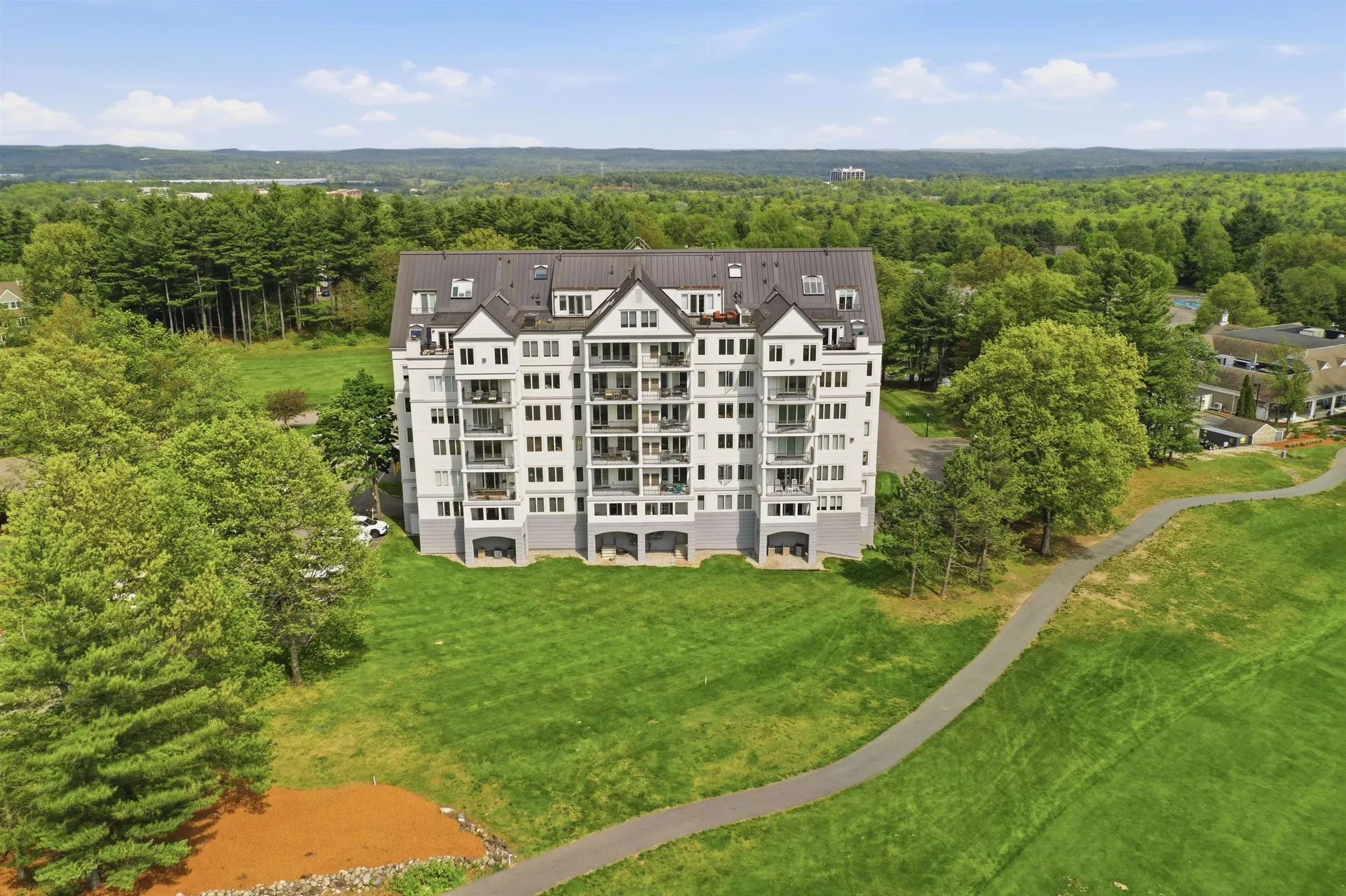 10 Mountain Laurels Drive Nashua NH 03062