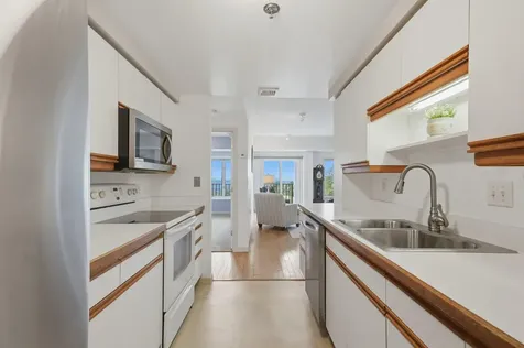 10 Mountain Laurels Drive Nashua NH 03062