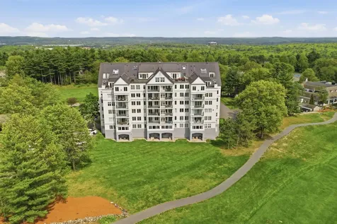 10 Mountain Laurels Drive Nashua NH 03062