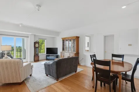 10 Mountain Laurels Drive Nashua NH 03062