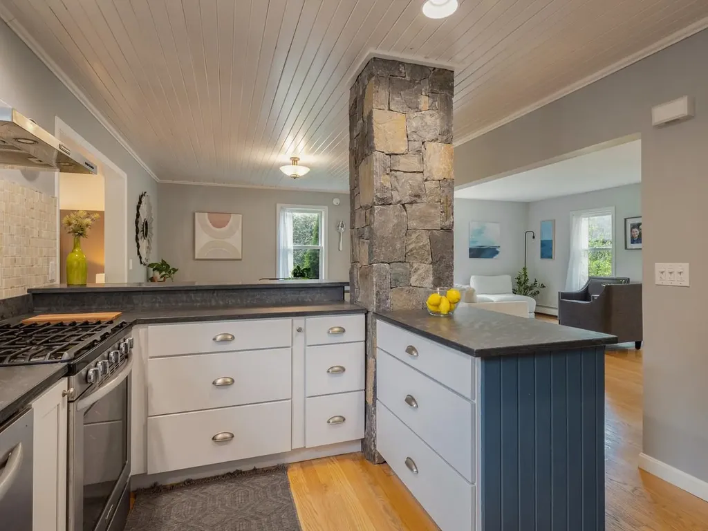 113 Maplewood Drive Shelburne VT 05482
