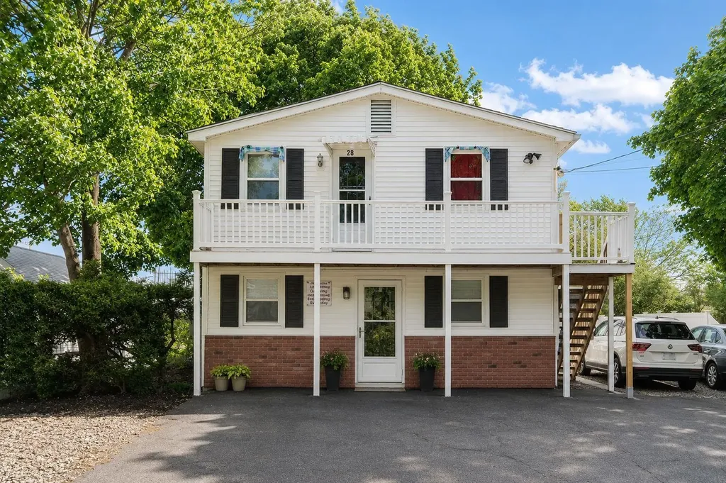 28-30 Thorwald Avenue Hampton NH 03842
