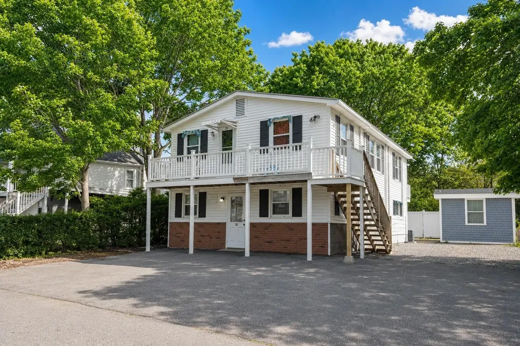 28-30 Thorwald Avenue Hampton NH 03842