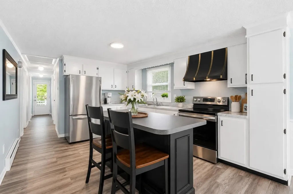 28-30 Thorwald Avenue Hampton NH 03842