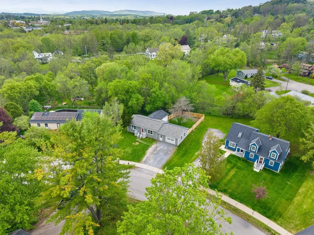 19 Brookside Drive Middlebury VT 05753-1521