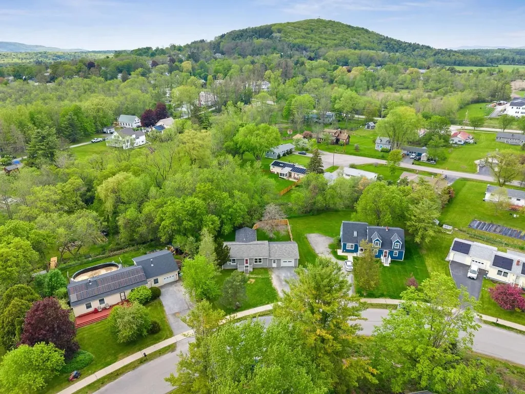 19 Brookside Drive Middlebury VT 05753-1521