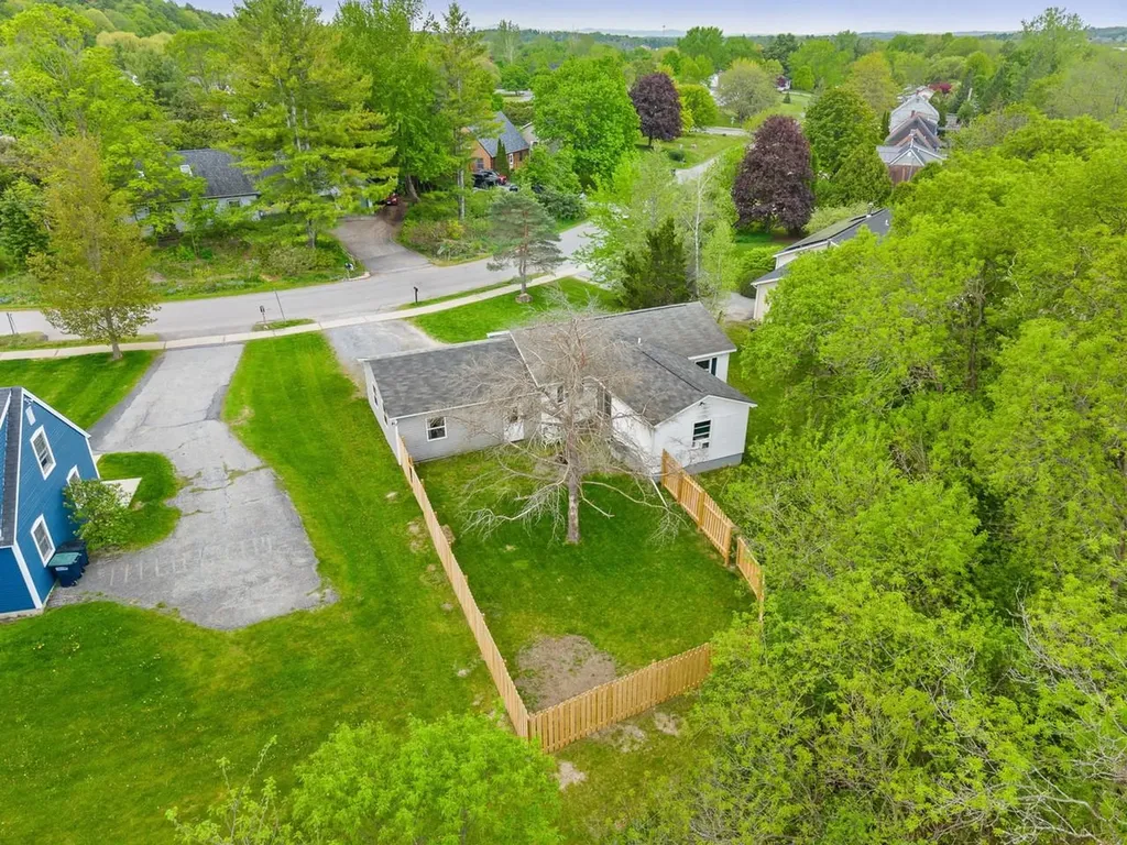 19 Brookside Drive Middlebury VT 05753-1521