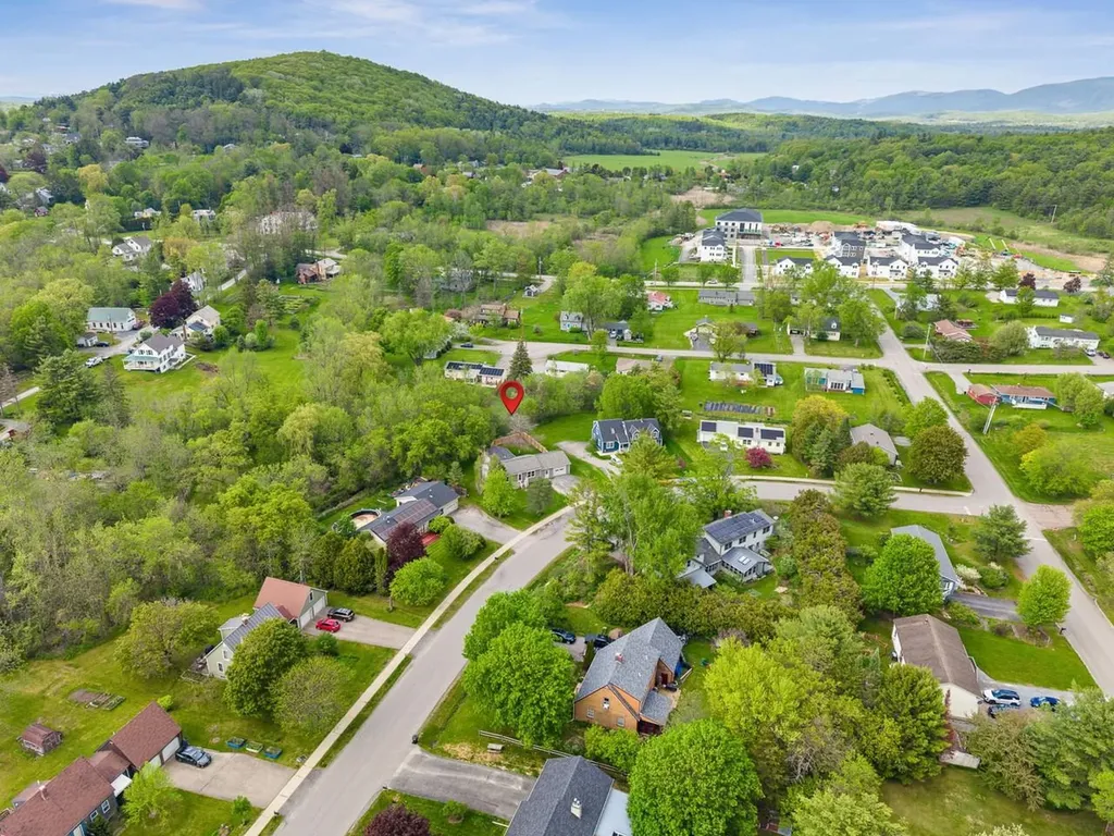 19 Brookside Drive Middlebury VT 05753-1521
