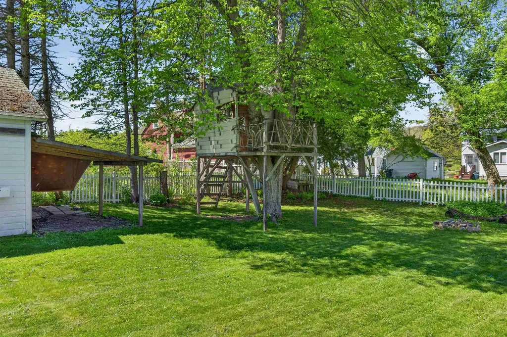 9 Park Street Proctor VT 05765