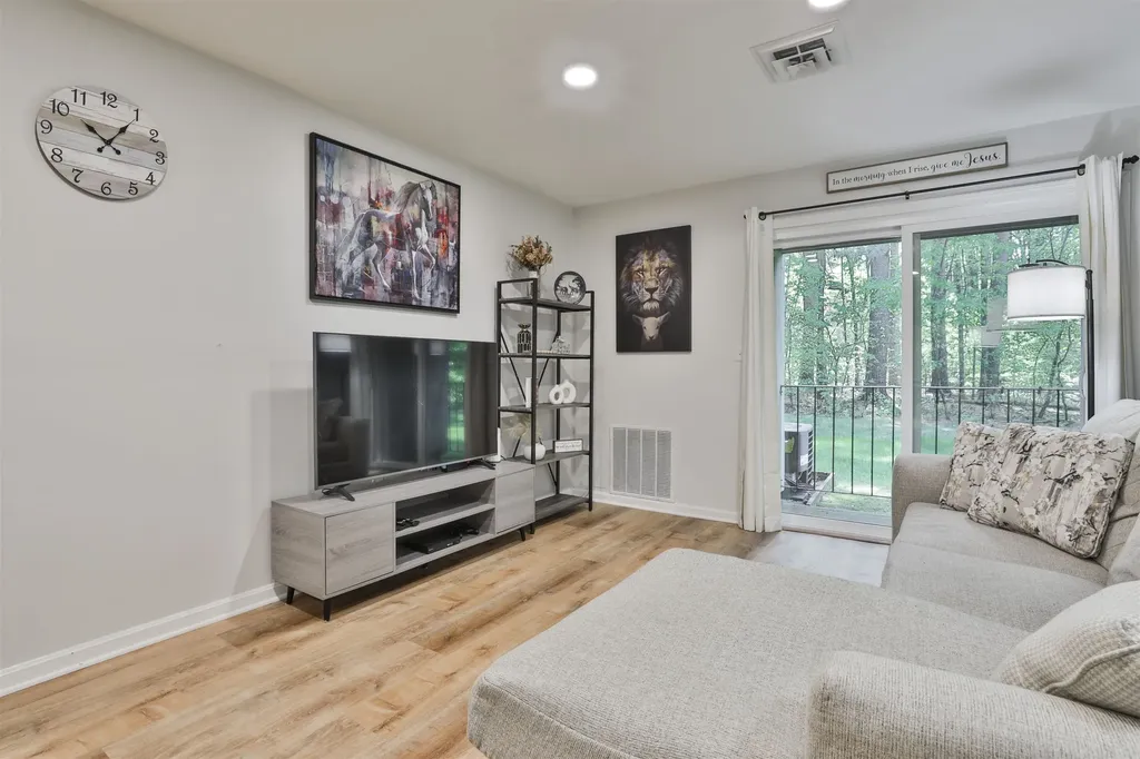 7 Blackstone Drive Nashua NH 03063