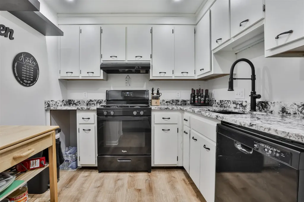 7 Blackstone Drive Nashua NH 03063