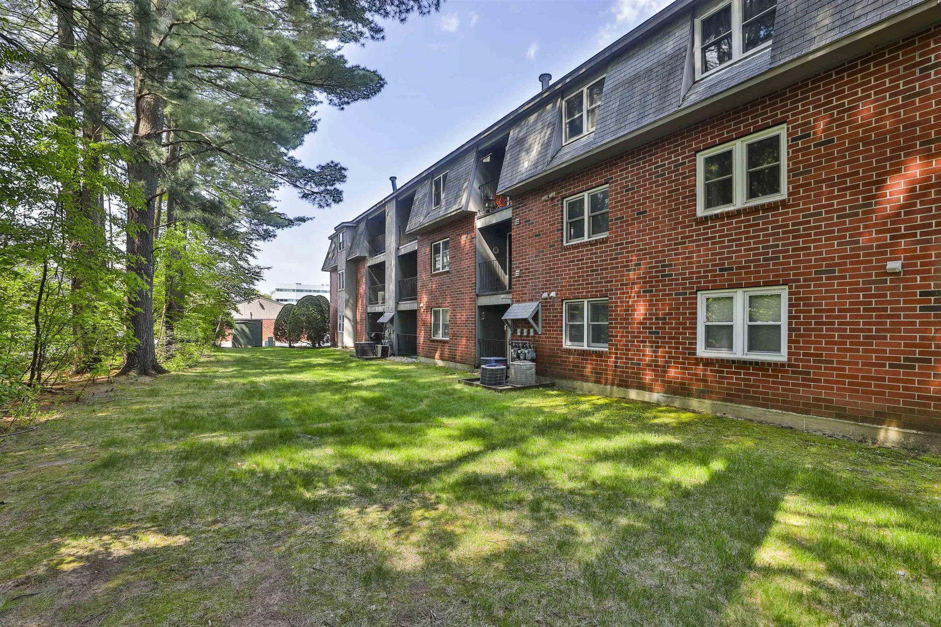7 Blackstone Drive Nashua NH 03063