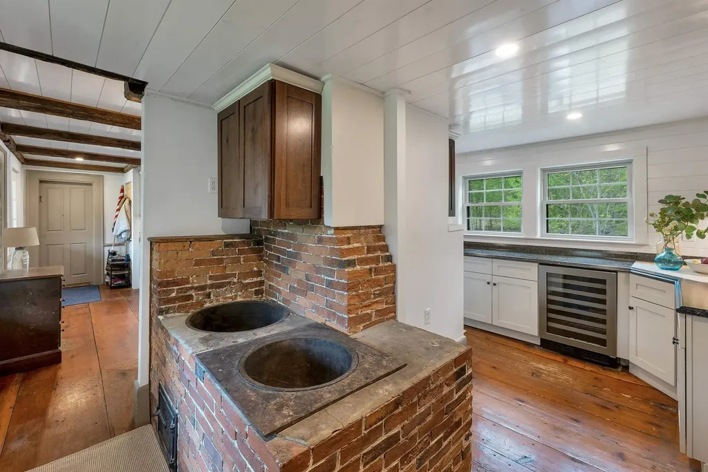 52 Lyford Road Brookfield NH 03872