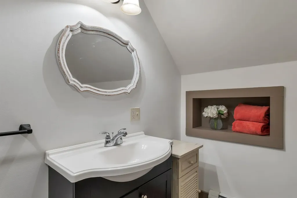 52 Lyford Road Brookfield NH 03872