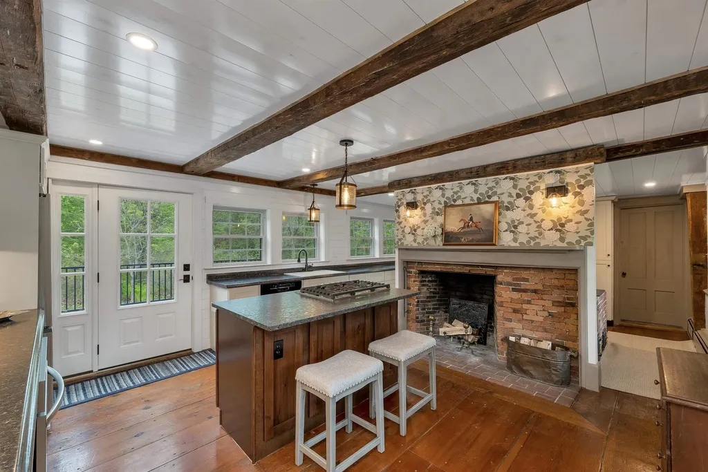52 Lyford Road Brookfield NH 03872