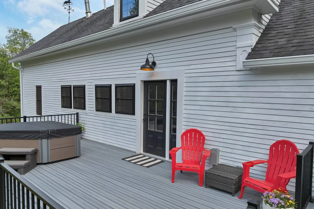 52 Lyford Road Brookfield NH 03872
