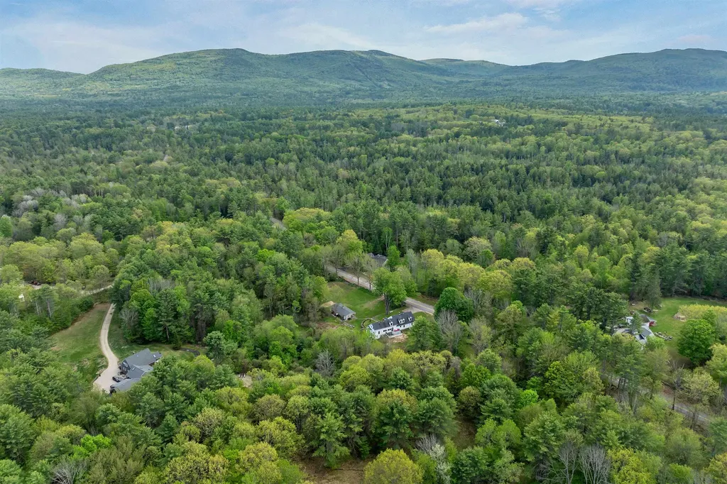 52 Lyford Road Brookfield NH 03872
